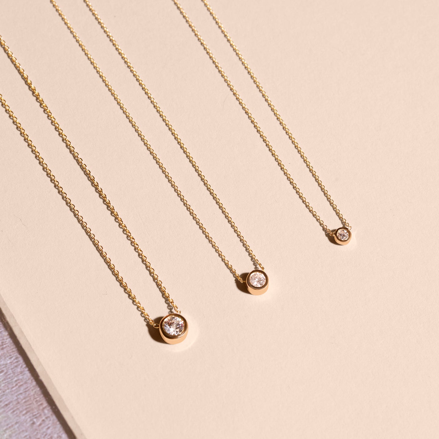 SMALL-ROUND-DIAMOND-NECKLACE-