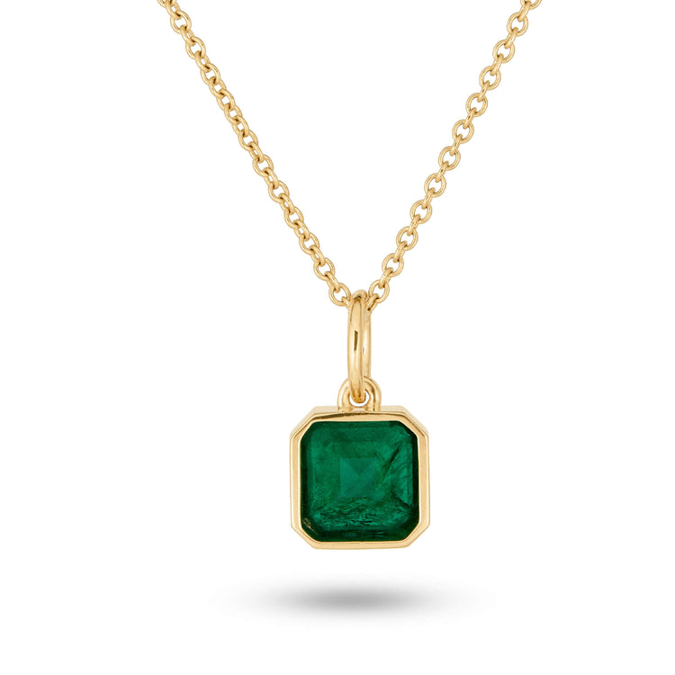 Stone and Strand 14K Yellow Gold Asscher Cut Emerald Luxe Necklace Close Up Image