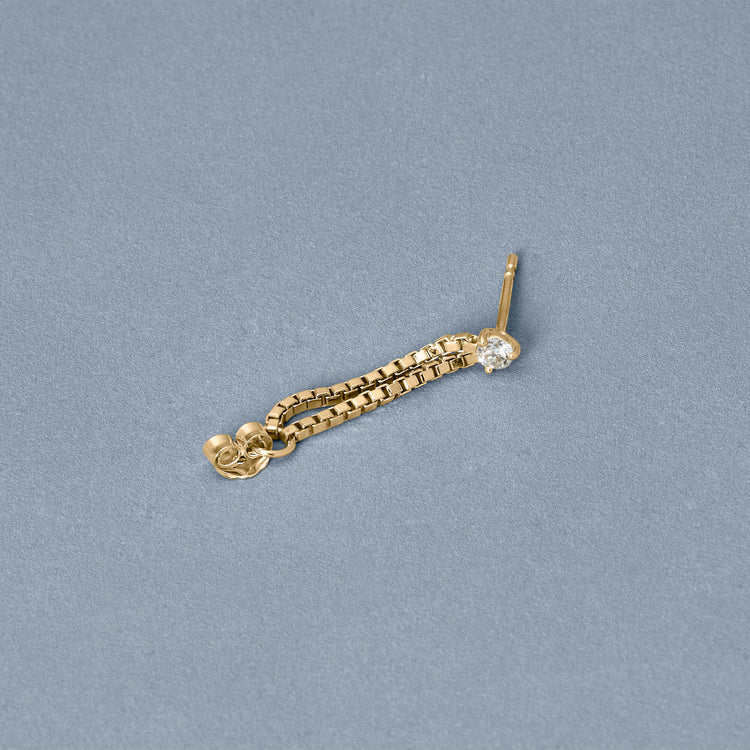 Stone and Strand 14K Yellow Gold Block Chain Front To Back Earring Editorial Image