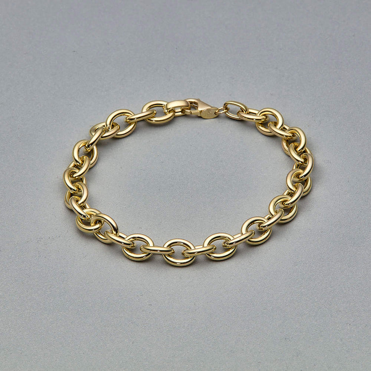 Stone and Strand 14K Yellow Gold Classic Cable Chain Bracelet Editorial Image