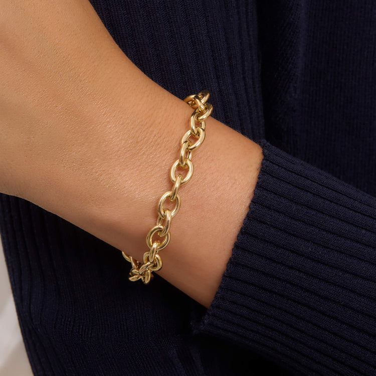 Image of 14K Yellow Gold Classic Cable Chain Bracelet on Models Arm