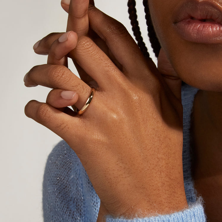Image of 14K Yellow Gold Classique Band 3mm on Models Hand