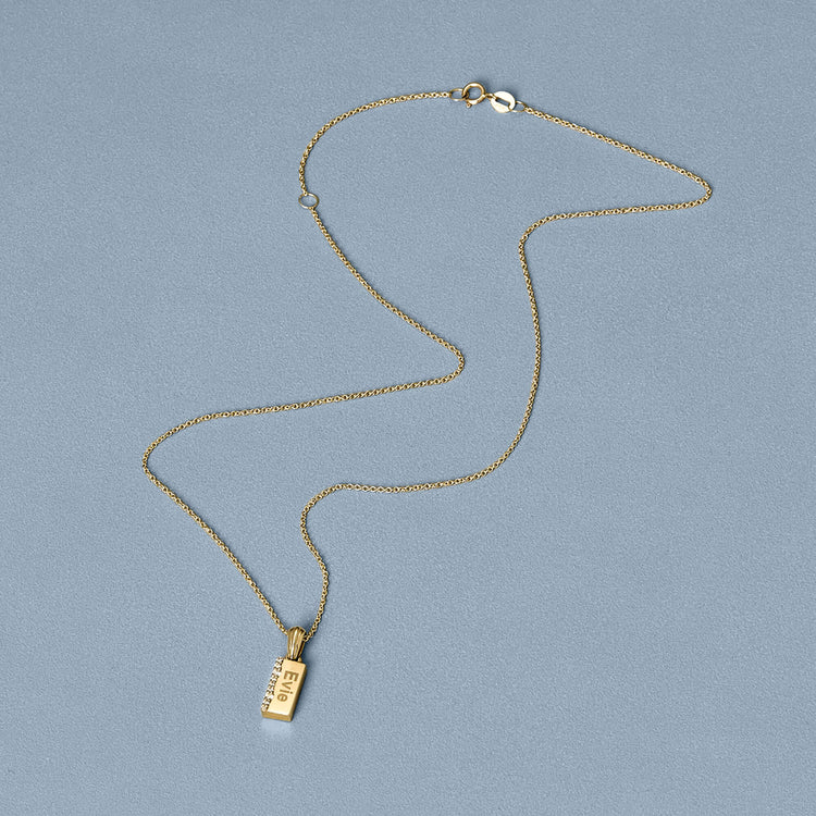 Stone and Strand 14K Yellow Gold Cream Cheese Brunch Necklace Editorial Image