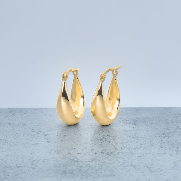 Stone and Strand 14K Yellow Gold Curvilinear Hoops Editorial Image