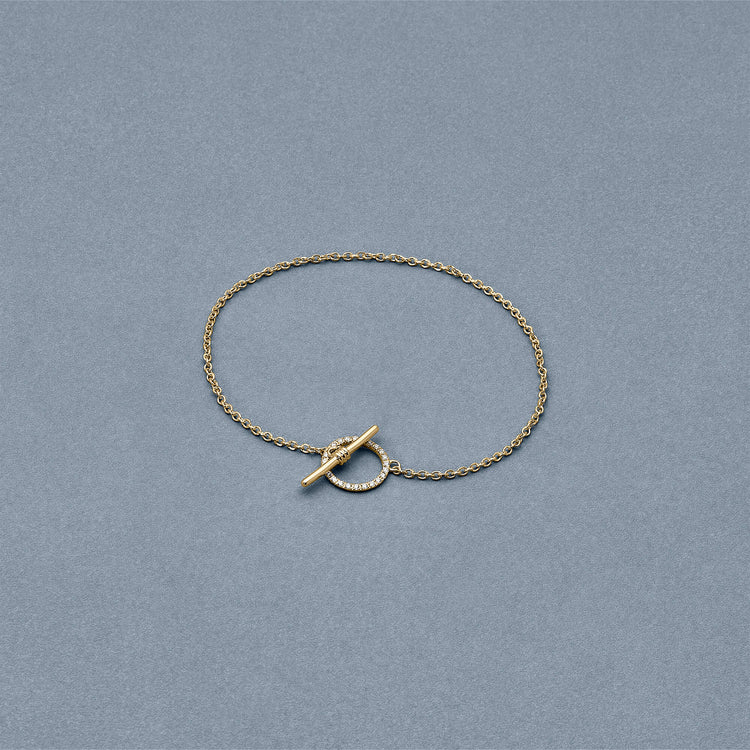 Stone and Strand 14K Yellow Gold Diamond Toggle Link Bracelet Editorial Image
