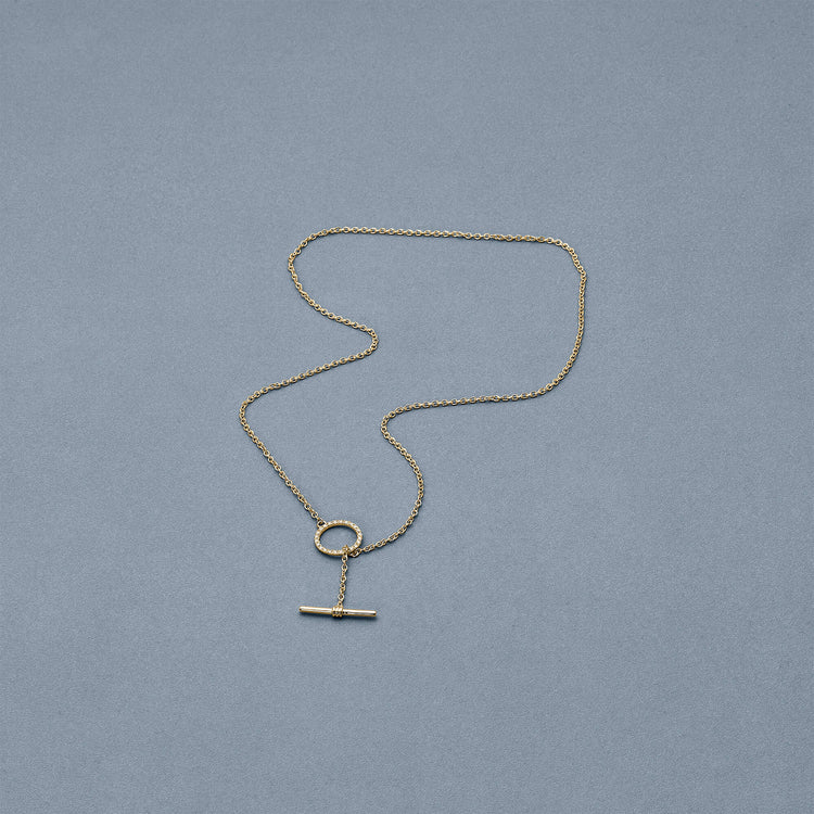 Stone and Strand 14K Yellow Gold Diamond Toggle Link Choker Editorial Image