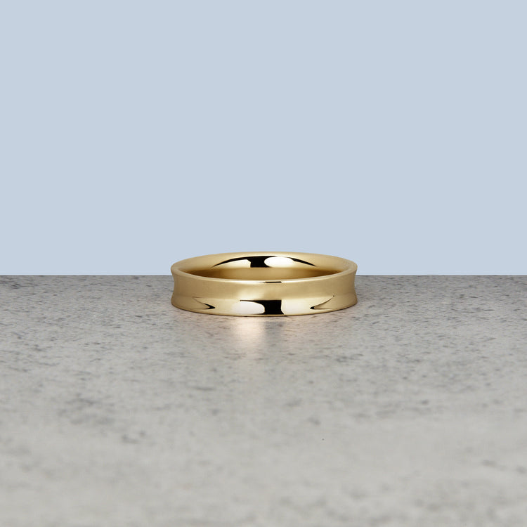 Stone and Strand 14K Yellow Gold Ellipse Band Editorial Image