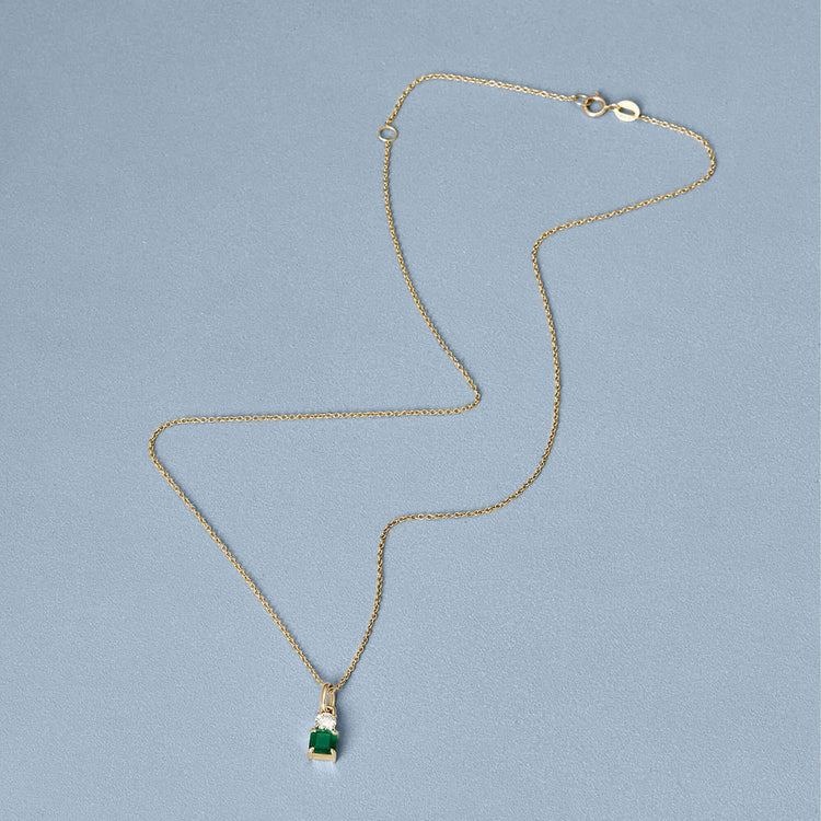 Stone and Strand 14K Yellow Gold Emerald Luxe Diamond Necklace Editorial Image