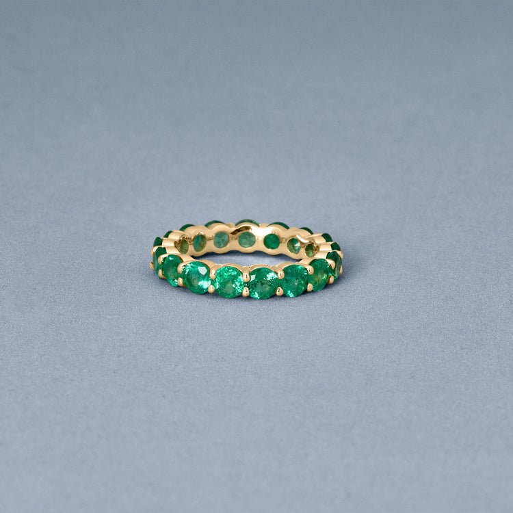 Stone and Strand 14K Yellow Gold Emerald Luxe Eternity Band Editorial Image