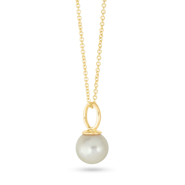 Stone and Strand 14K Yellow Gold Essential Pearl Necklace Close Up Image