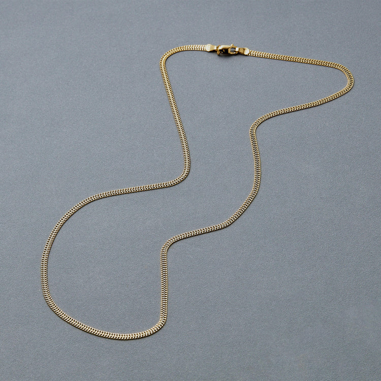 Stone and Strand 14K Yellow Gold Flat Arrow Chain Necklace Editorial Image