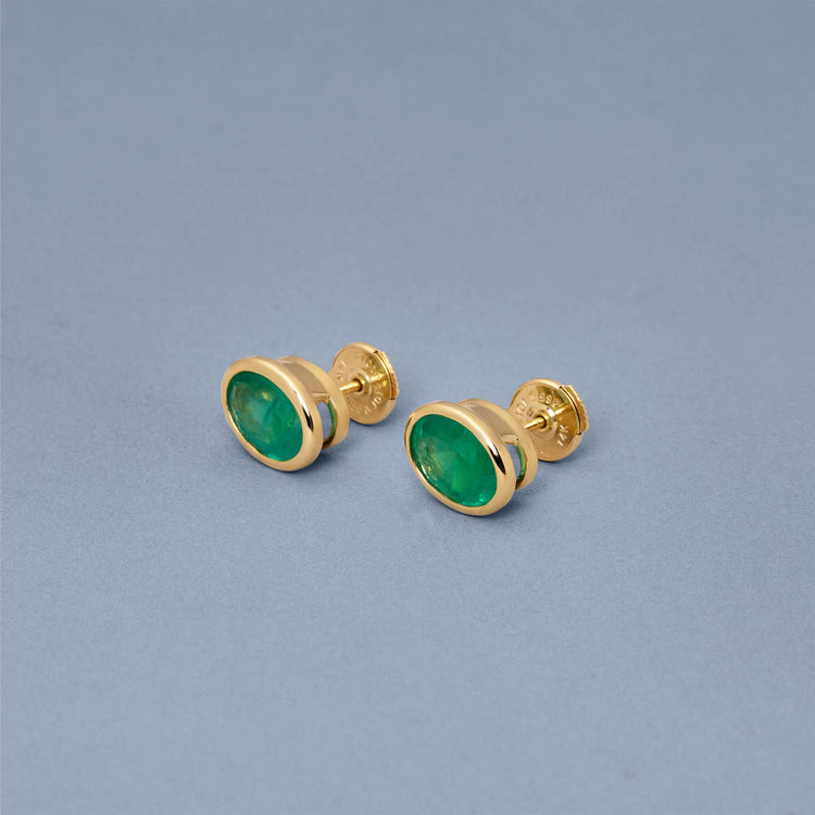 Stone and Strand 14K Yellow Gold Full Volume Emerald Luxe Oval Stud Earrings Editorial Image