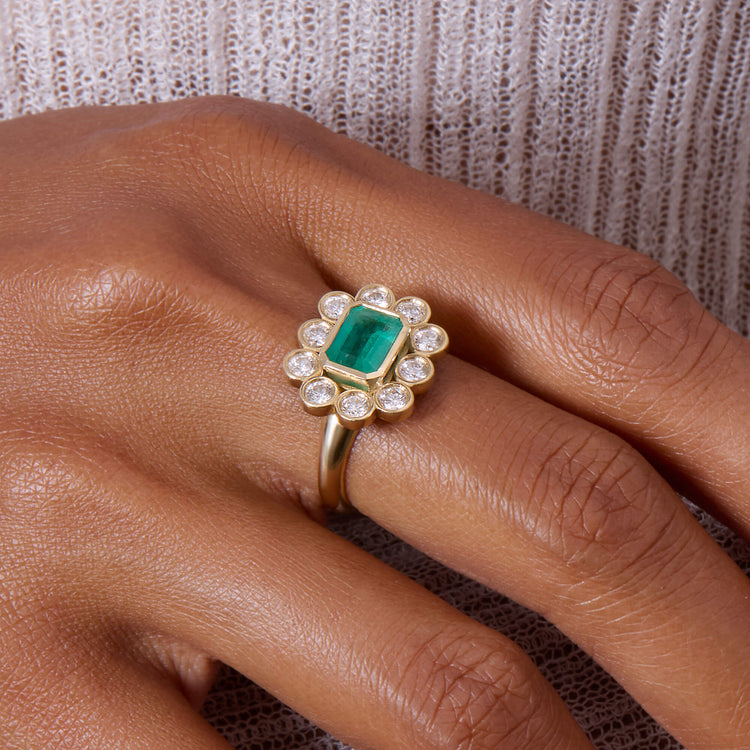 Image of 14K Yellow Gold Full Volume Emerald Luxe Vintage Ring on Models Hand