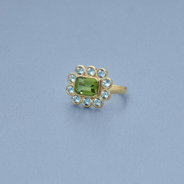 Stone and Strand 14K Yellow Gold Full Volume Pistacchio Spritz Vinateg Ring Editorial Image