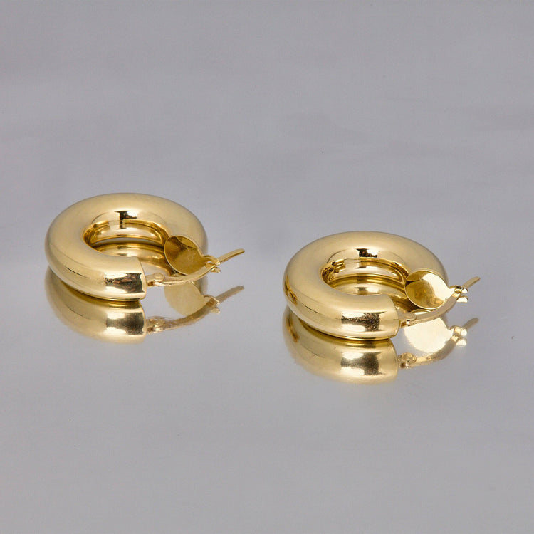 Stone and Strand 10K Yellow Gold Gold Doughnut Hoops Editorial Image