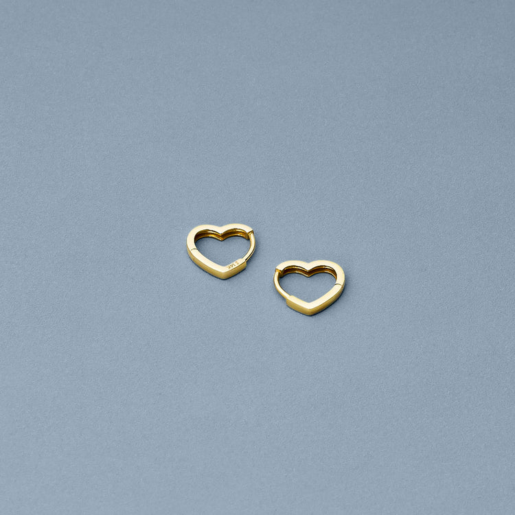 Stone and Strand 14K Yellow Gold Gold Heart Huggie Single Earring Editorial Image