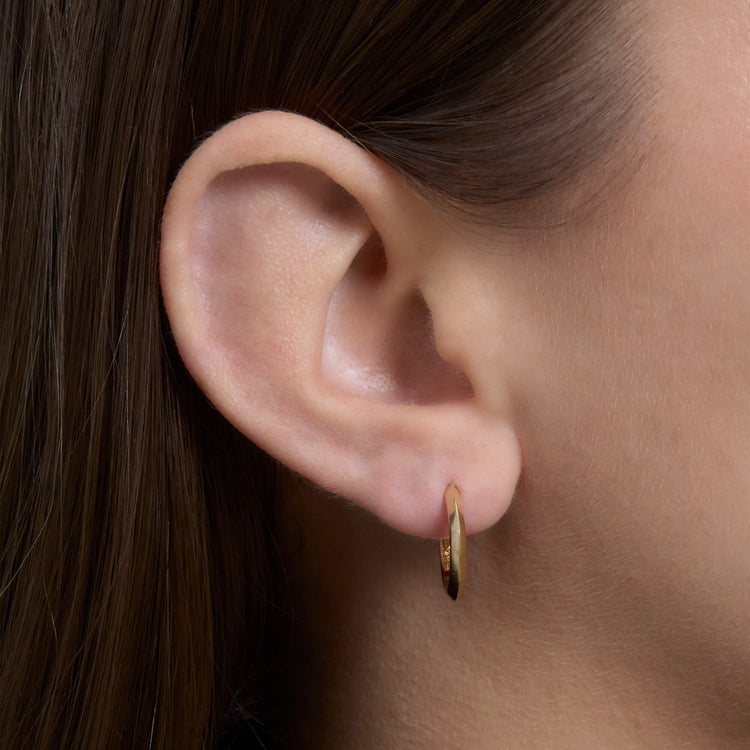 Image of 14K Yellow Gold Gold Knife Edge Single Huggie on Models Ear
