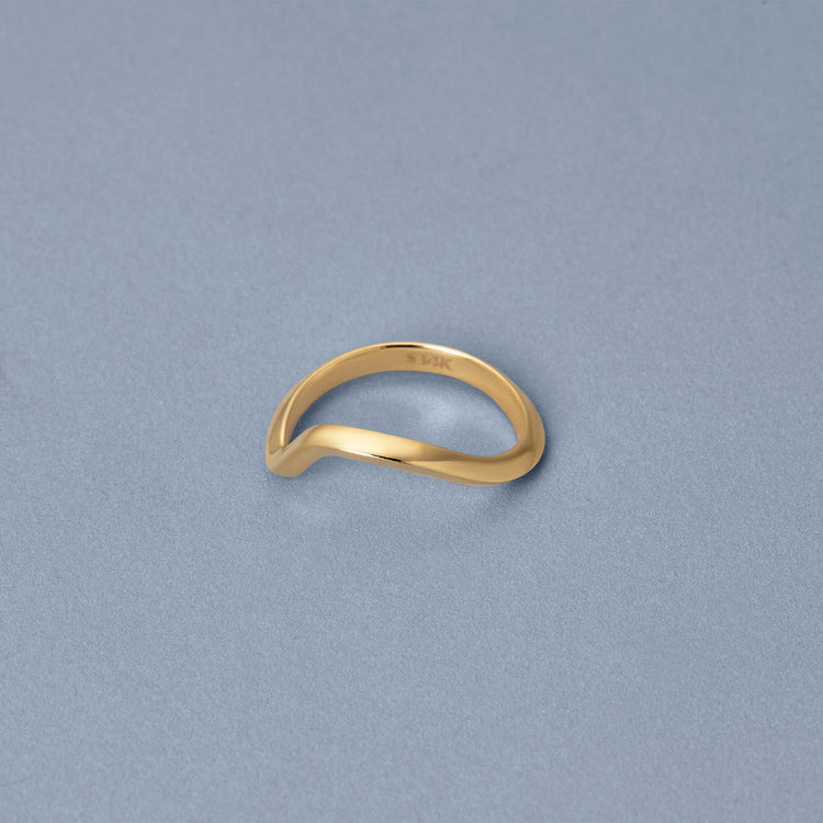 Stone and Strand 14K Yellow Gold Gold Luxe Ribbon Ring Band Editorial Image