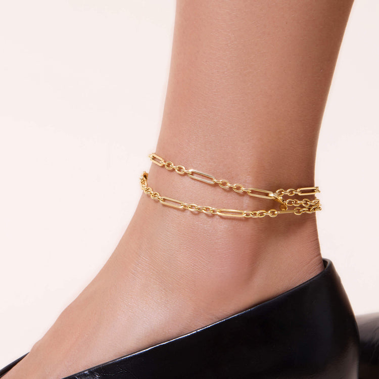 Image of 14K Yellow Gold Gold Vintage Link Pivot Chain on Models Ankle