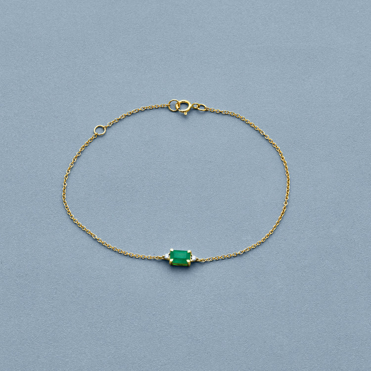 Stone and Strand 10K Yellow Gold Green Goddess Emerald Bracelet Editorial Image