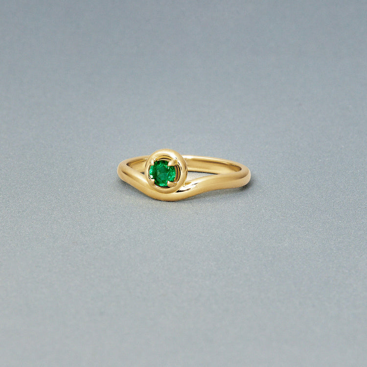 Stone and Strand 10K Yellow Gold Green With Envy Emerald Merge Ring Editorial Image