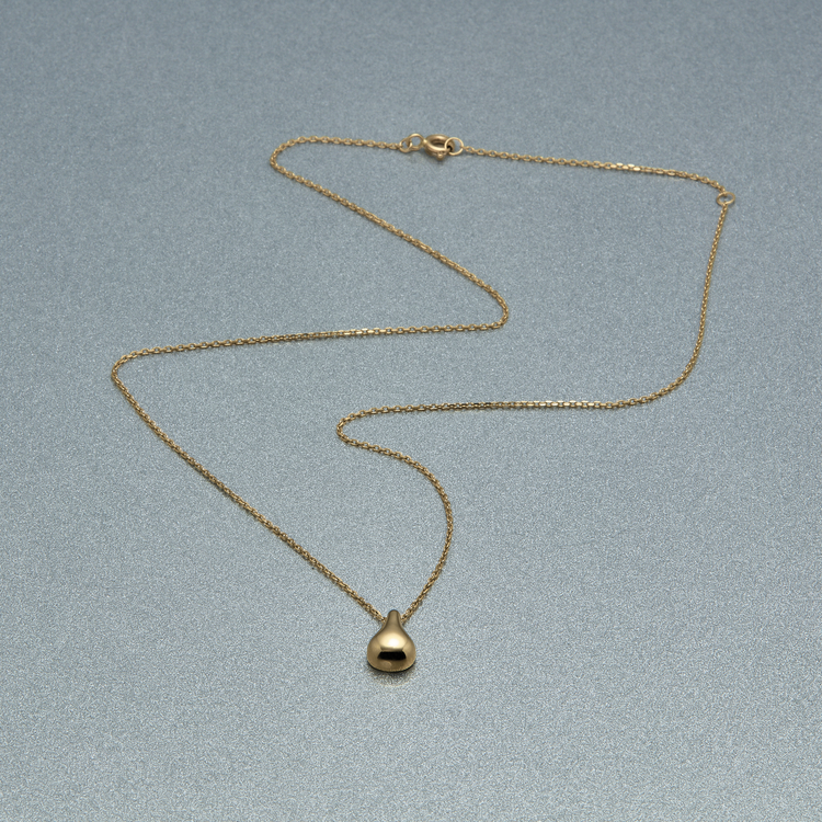 Stone and Strand 10K Yellow Gold Gold Drop Necklace Editorial Image