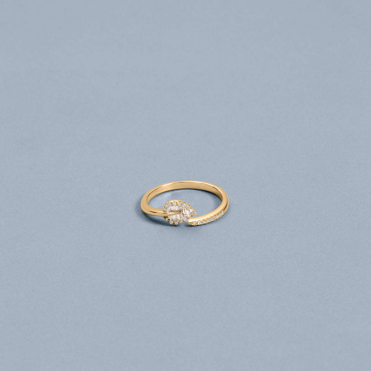 Stone and Strand 10K Yellow Gold Love Lily Diamond Ring Editorial Image