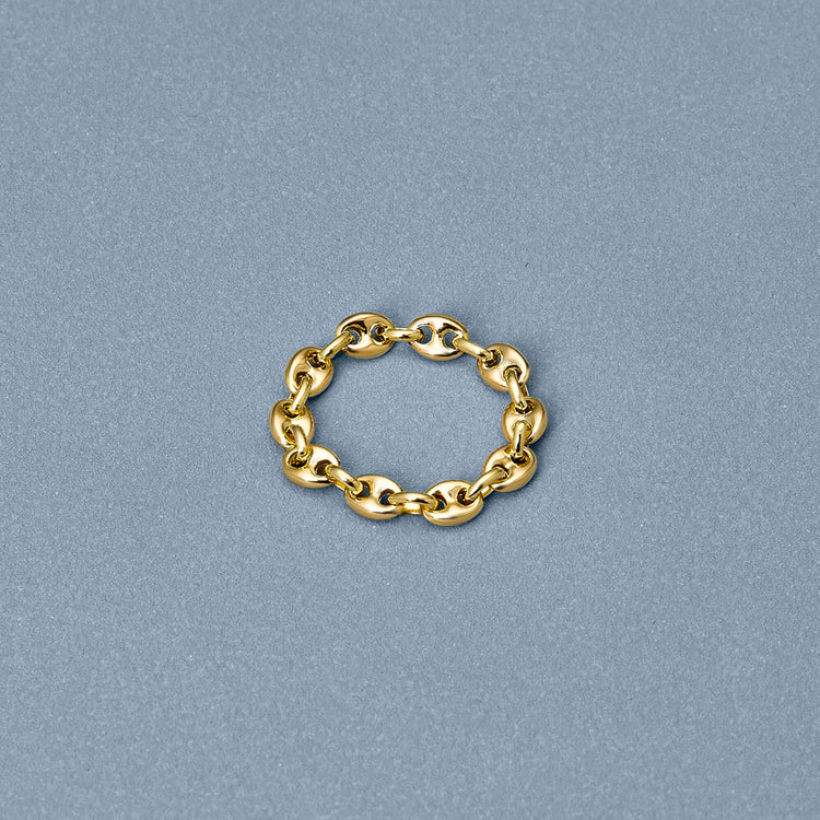 Stone and Strand 14K Yellow Gold Mariner Chain Link Ring Editorial Image