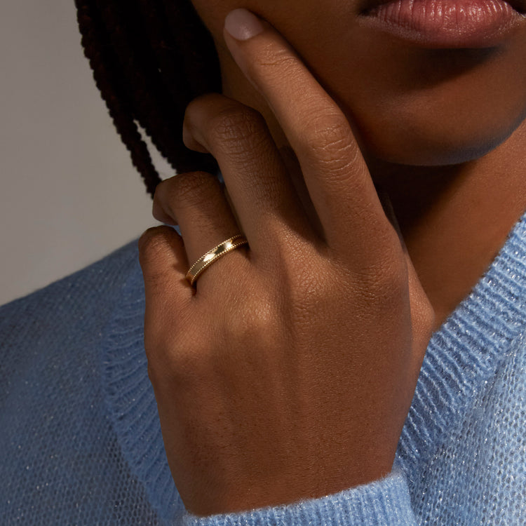 Image of 14K Yellow Gold Nonpareils Band on Models Hand