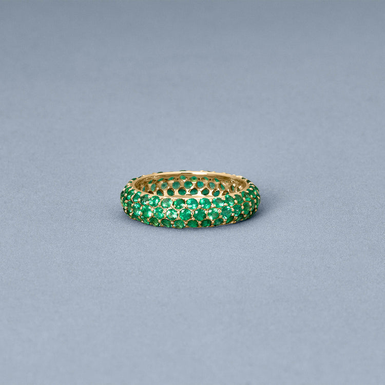 Stone and Strand 14K Yellow Gold Pave Emerald Cigar Band Editorial Image