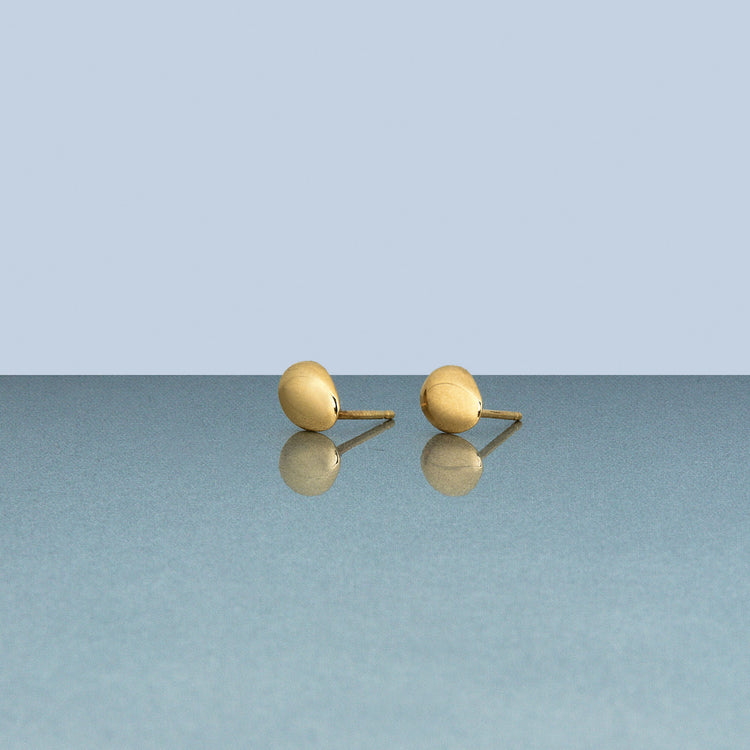 Stone and Strand 14K Yellow Gold Puffed Ovo Studs Editorial Image