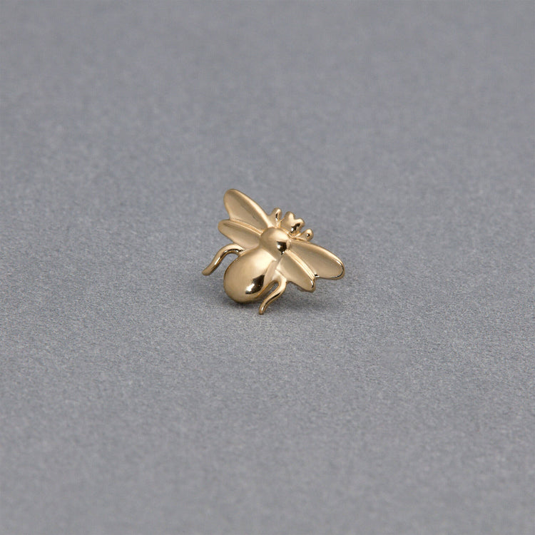 Stone and Strand 14K Yellow Gold Queen Bee Push Pin Flat Back Editorial Image