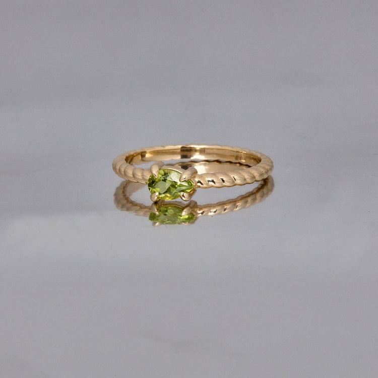 Stone and Strand 10K Yellow Gold Seagrass Peridot Ring Editorial Image