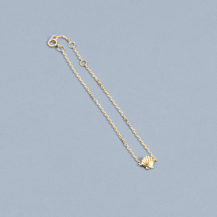 Stone and Strand 10K Yellow Gold Shell Bracelet Editorial Image