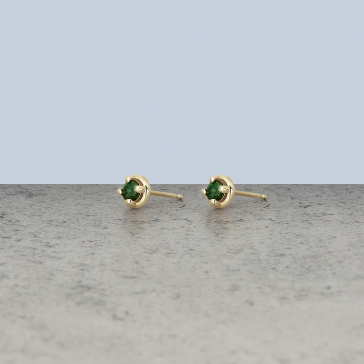【Stone and Strand】 Birthstone Bonbon14カラットゴールドイヤ Small Birthstone Bonbon Studs – STONE AND STRAND