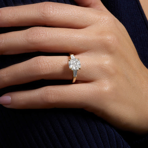 Image of 14K Yellow Gold The Lab-Created Clio Ring on Models Hand