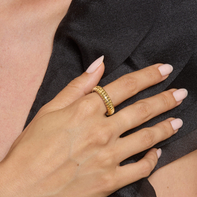 Image of 14K Yellow Gold Switch Gold Tubogas Ring on Models Hand