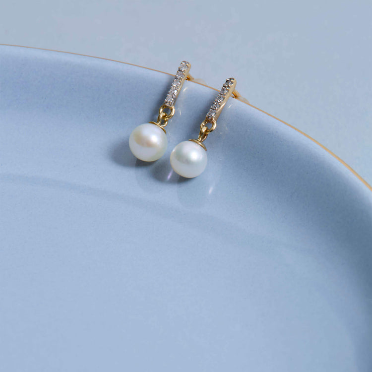 Stone and Strand 14K Yellow Gold Uptown Pearl Diamond Drops Editorial Image