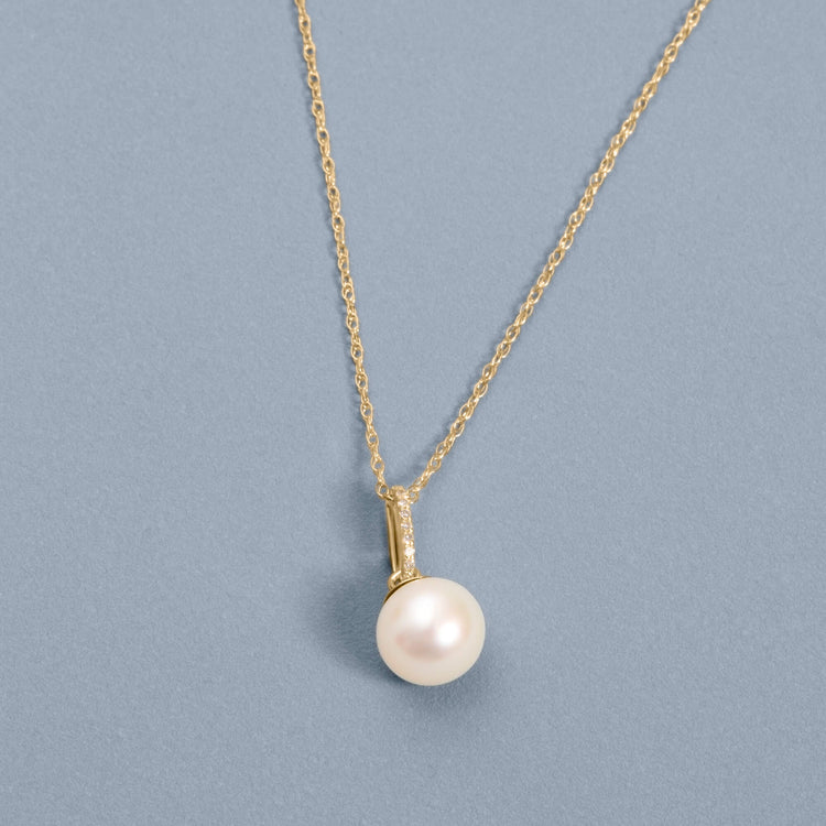 Stone and Strand 14K Yellow Gold Uptown Pearl Diamond Necklace Editorial Image
