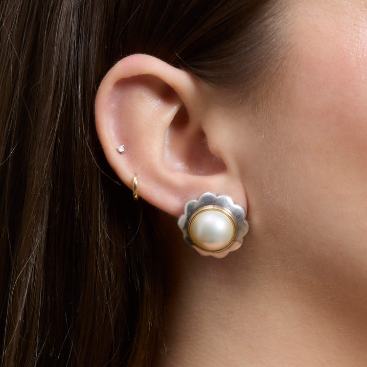 Image of Vintage Silver Pearl Flower Clip On Earrings on Models Ear