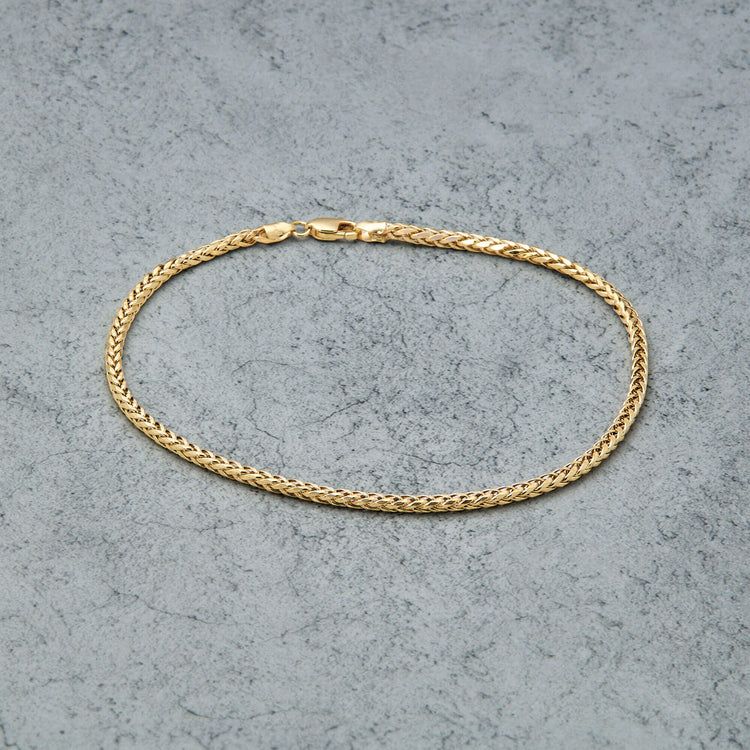 Stone and Strand 10K Yellow Gold Wheat Link Anklet Editorial Image