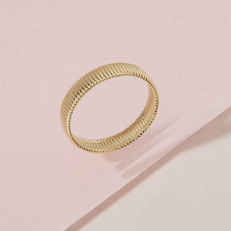 Stone and Strand 10K Yellow Gold Bold Pleated Cigar Band Editorial Image