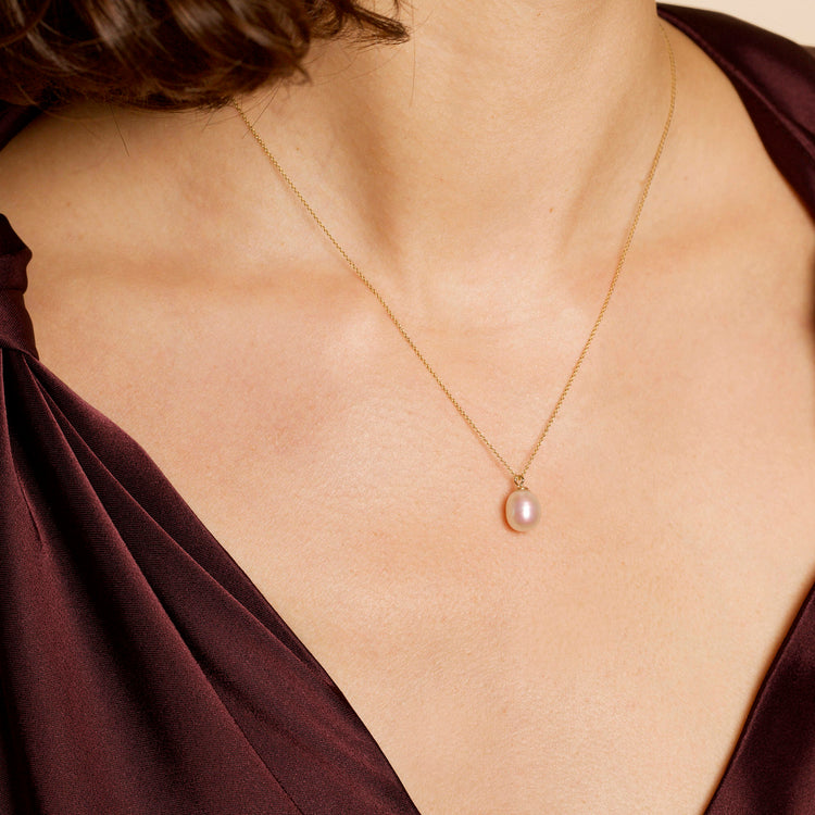 Image of 14K Yellow Gold Elliptical Pearl Pendant Necklace on Models Neck