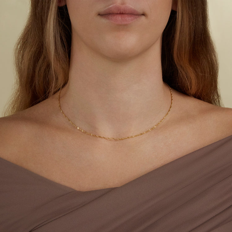 Image of 10K Yellow Gold Gold Glimmer Chain on Models Neck
