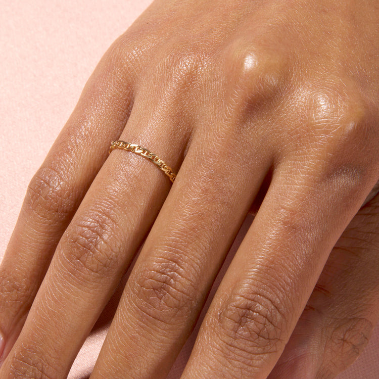 Image of 14K Yellow Gold Maritime Chain Ring on Models Hand