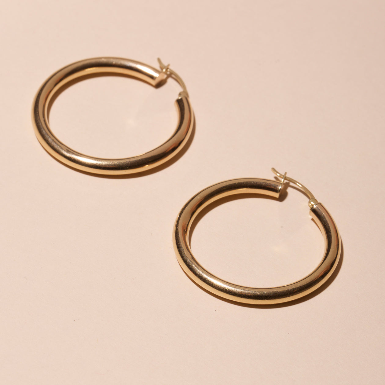 Medium Hollow Hoop Earrings STONE AND STRAND