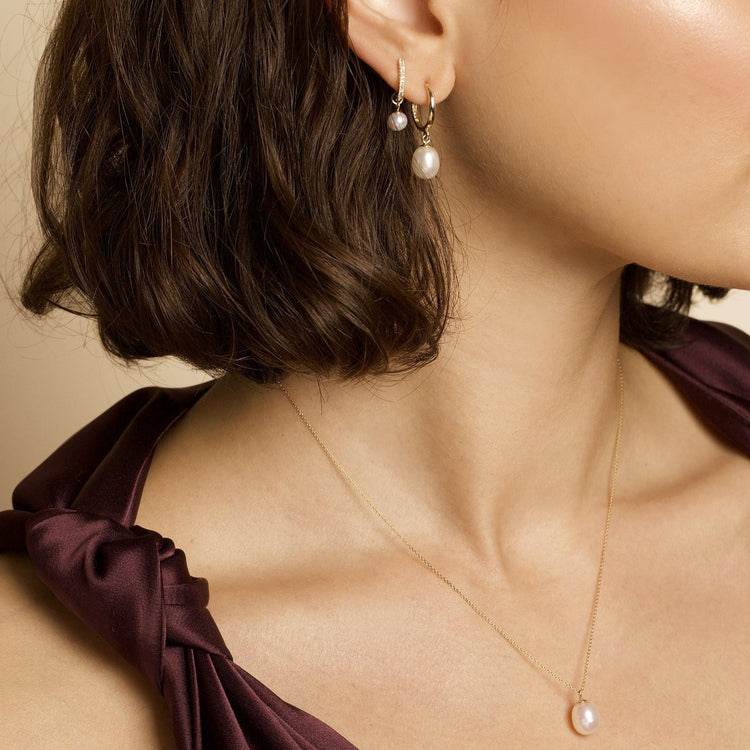 Model wearing Elliptical Pearl Huggies with solid gold Stone and Strand jewelry